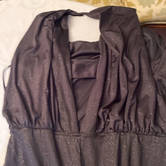 Jackie Jones, New York long gown slit in the back size 14 - Picture 10 of 10